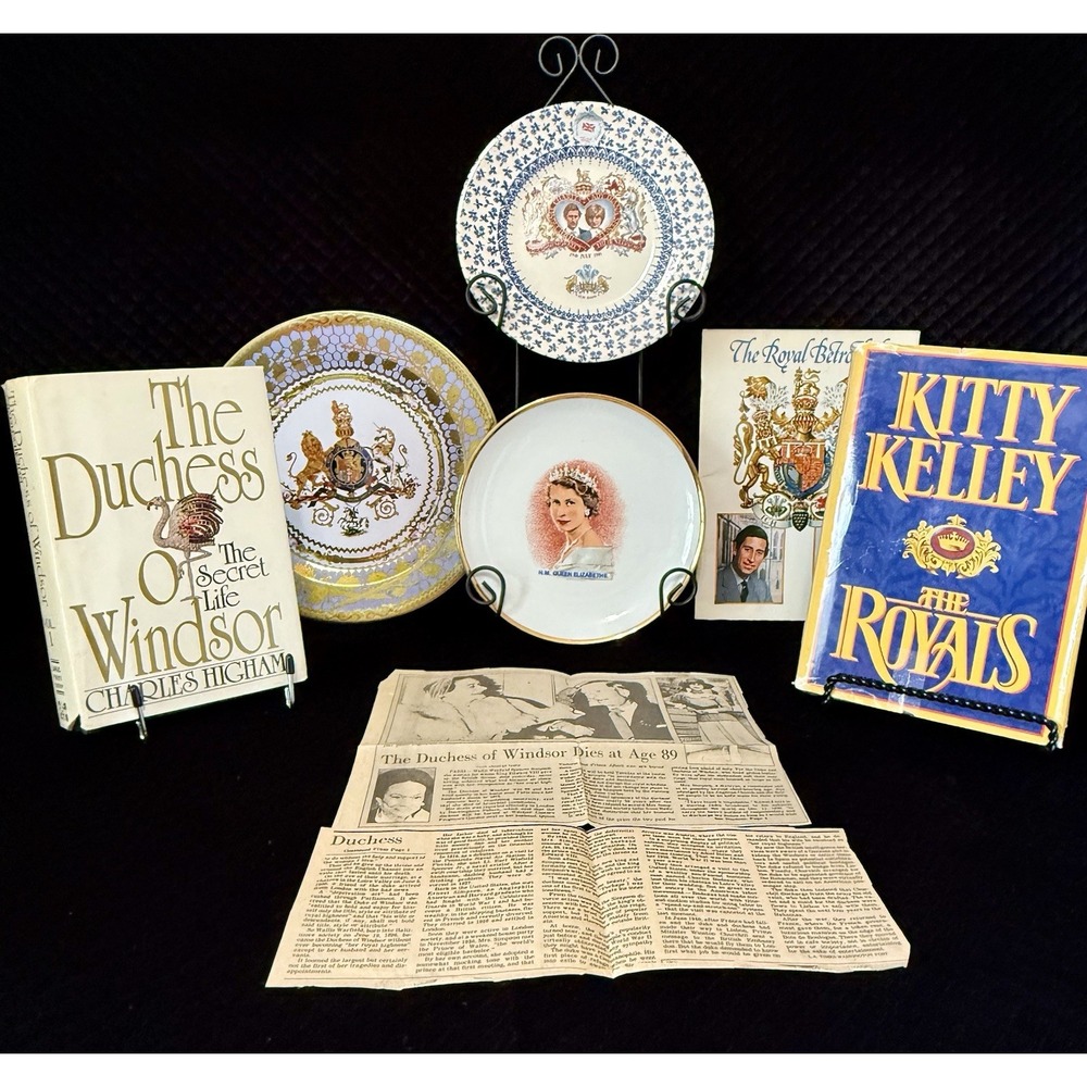 Royal Family Collectibles - 11 Items:Plates, Trinket Dishes,Books, C&D Betrothal - Picture 13 of 16
